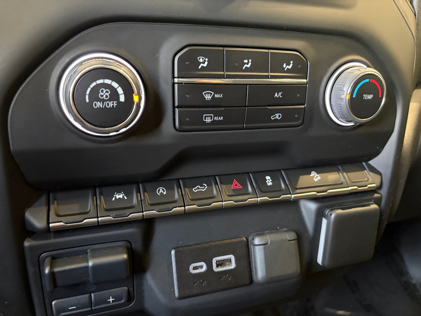Used 2024 Chevrolet Silverado 1500 Custom Trail Boss w/ LPO, Dark Essentials Package AWD/4WD image 22