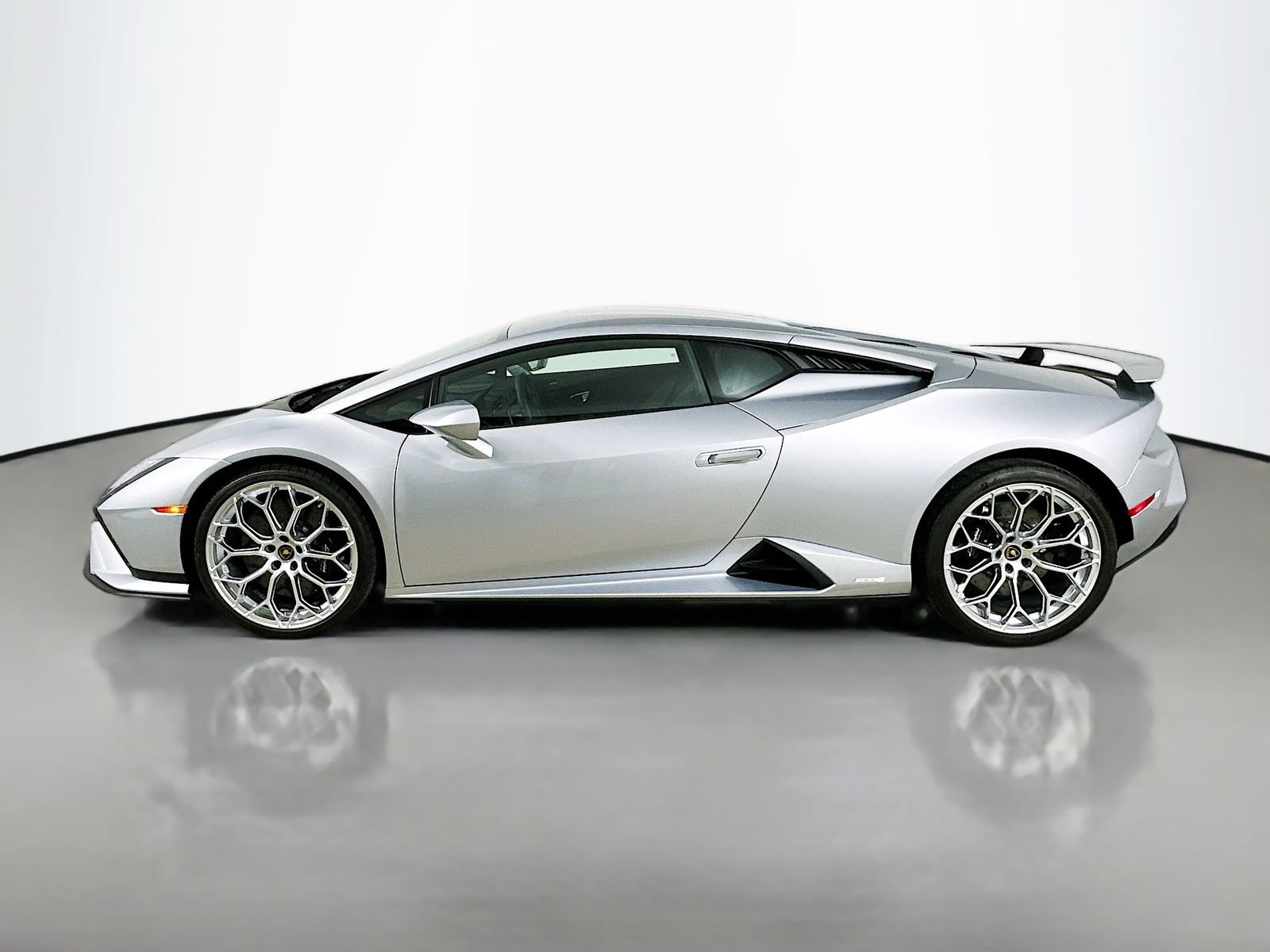 Used 2024 Lamborghini Huracan Tecnica RWD image 8