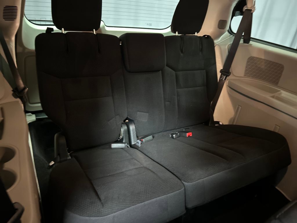 Used 2018 Dodge Grand Caravan SE w/ UConnect Hands-Free Group image 23