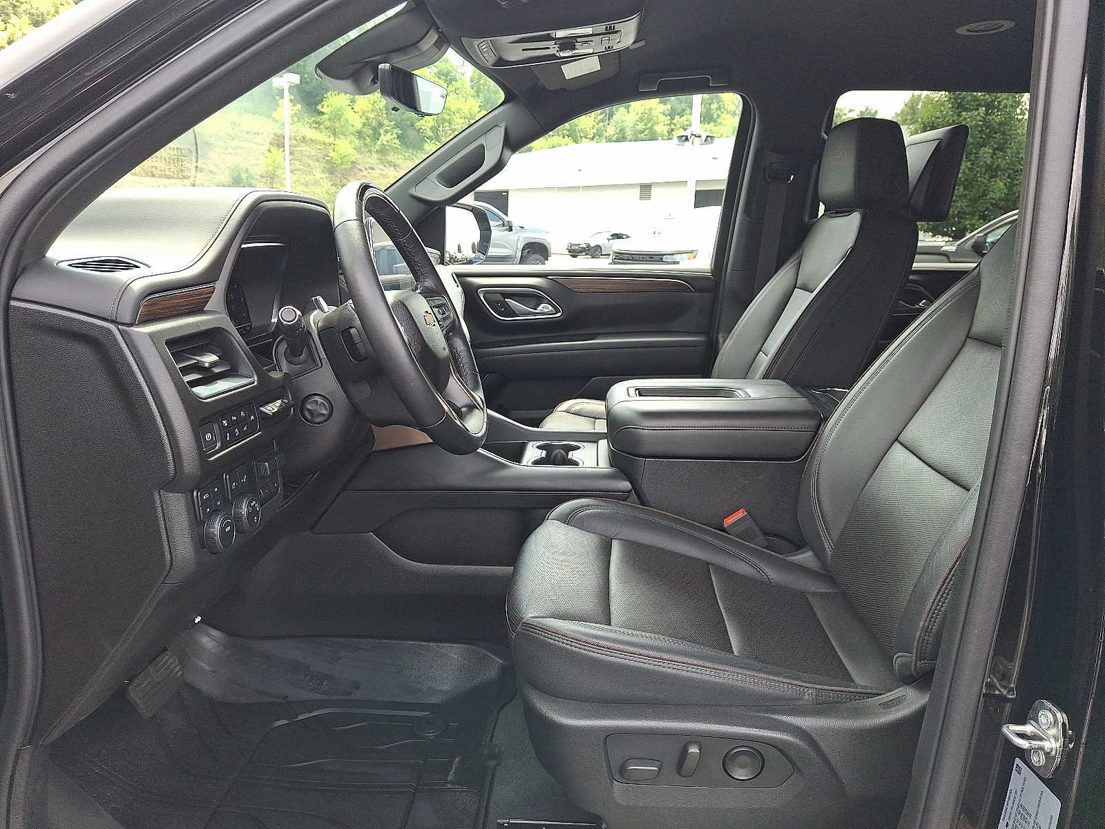 Used 2024 Chevrolet Tahoe High Country w/ Advanced Technology Package AWD/4WD image 15