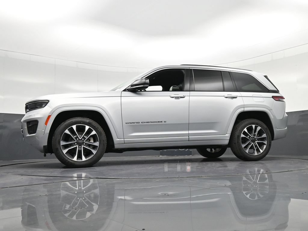 Used 2023 Jeep Grand Cherokee Overland w/ Luxury Tech Group IV RWD image 28