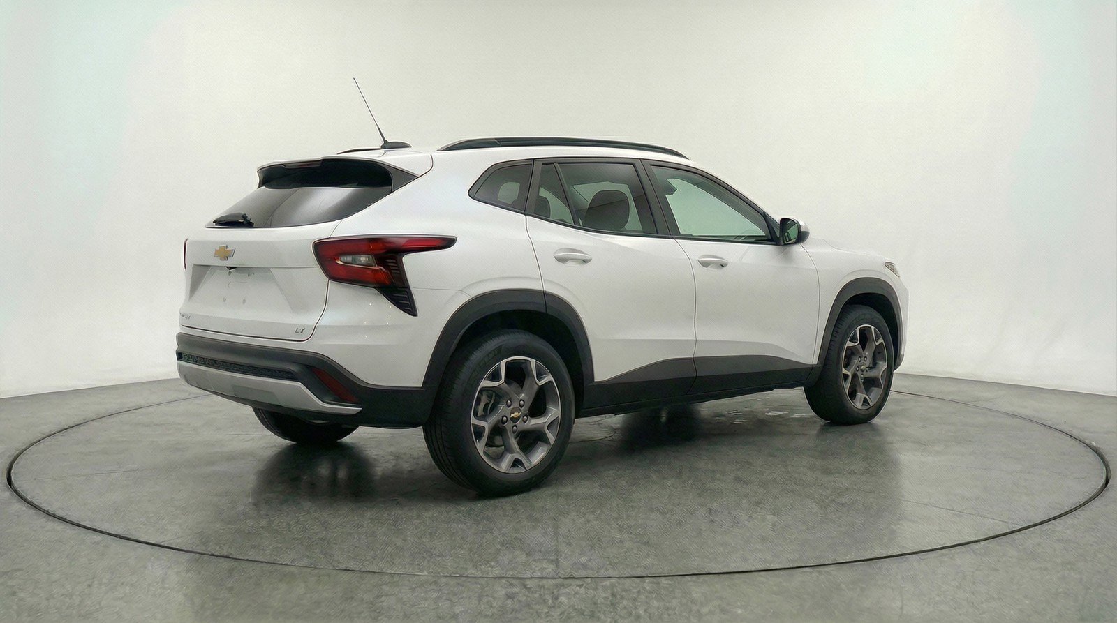 Used 2025 Chevrolet Trax LT image 9