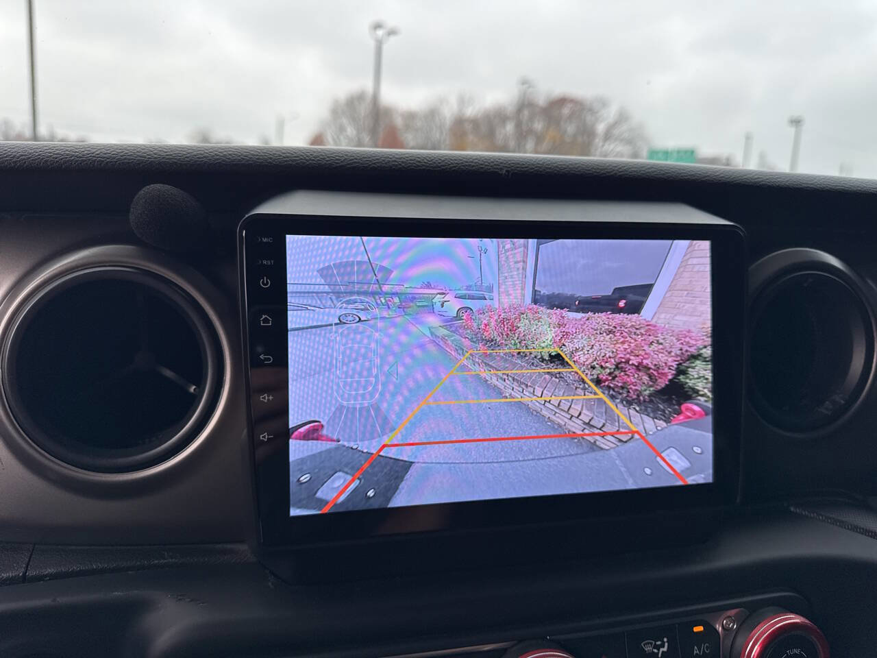 Used 2021 Jeep Gladiator Sport image 32