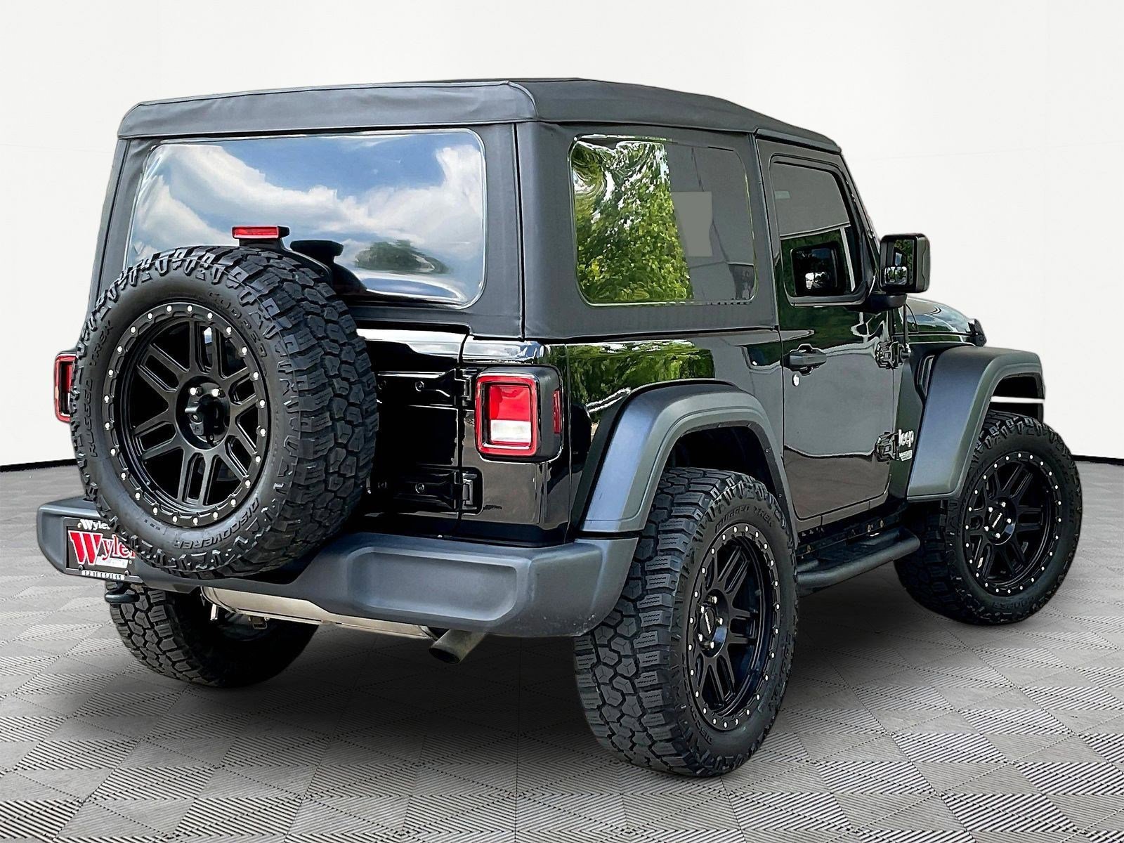 Used 2018 Jeep Wrangler Sport AWD/4WD image 6