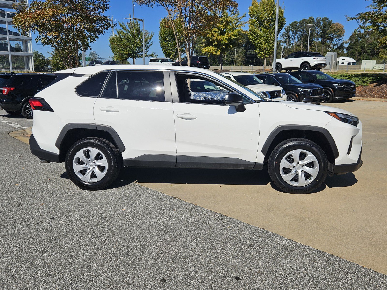 Used 2025 Toyota RAV4 LE AWD/4WD image 5