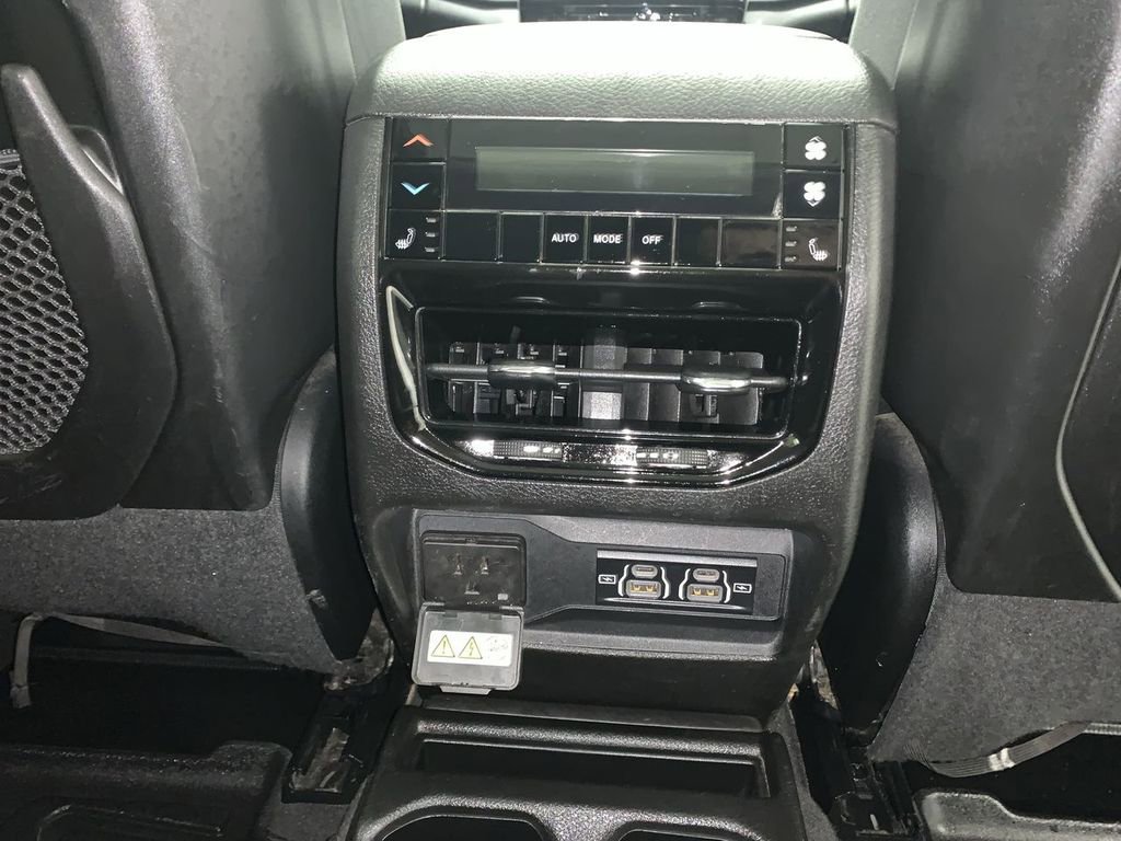 Used 2021 Jeep Grand Cherokee L Limited AWD/4WD image 27