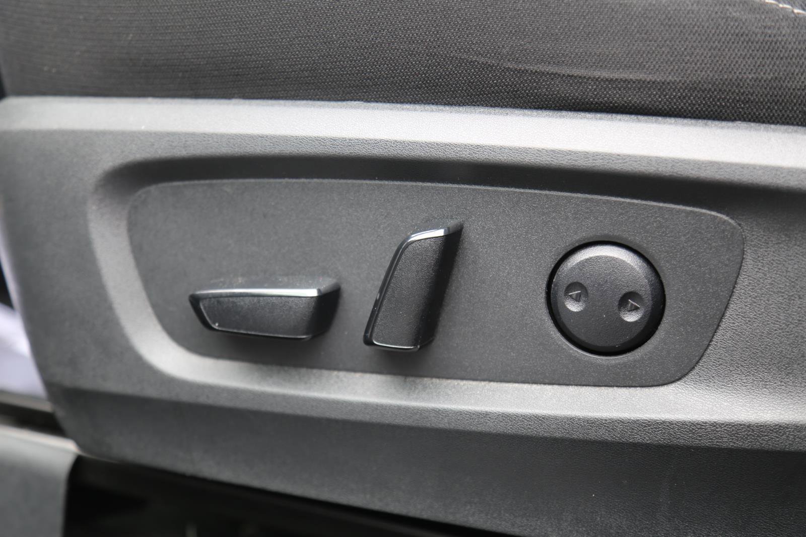 Used 2025 Nissan Pathfinder SV FWD image 6