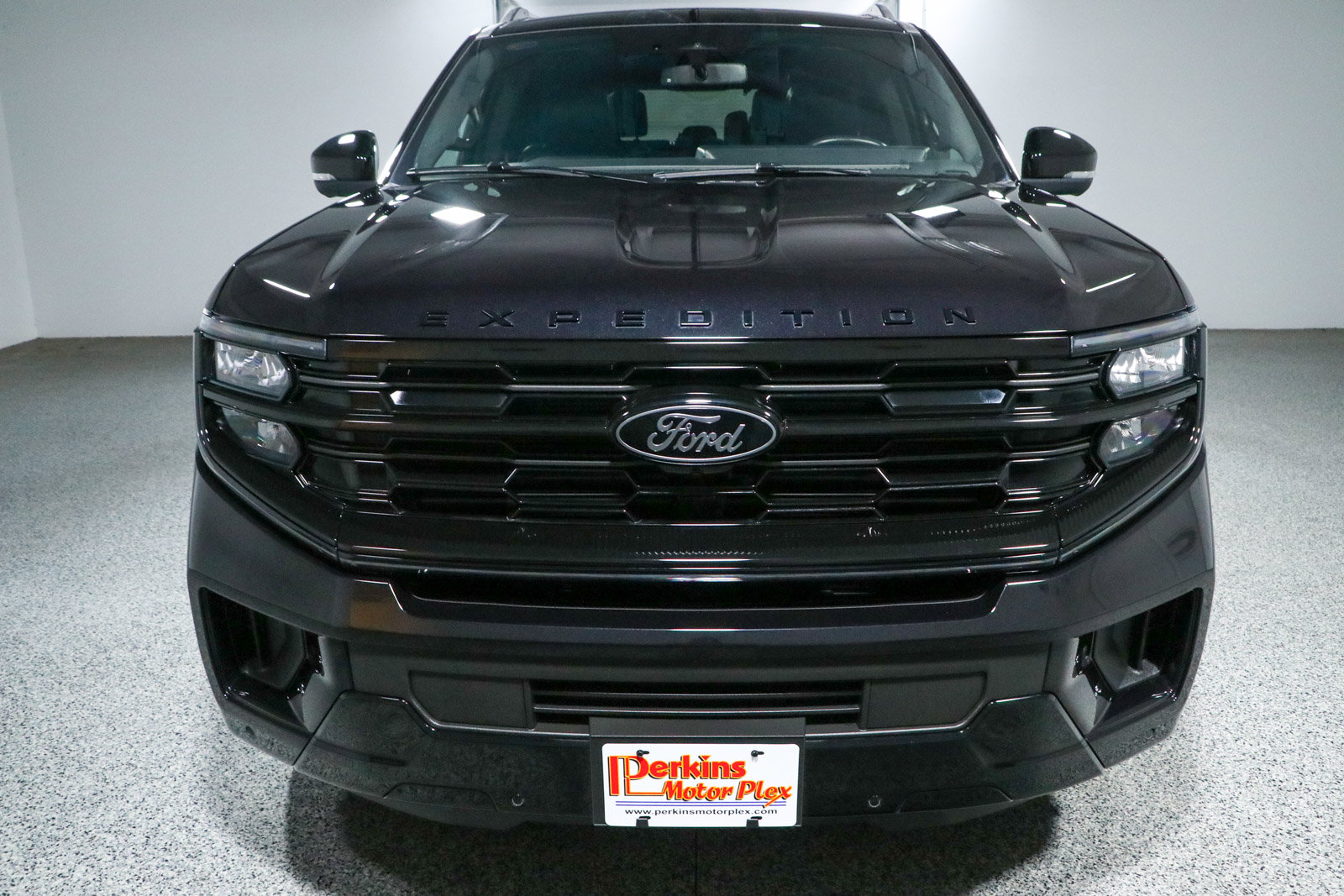 Used 2025 Ford Expedition Platinum w/ Stealth Appearance Package AWD/4WD image 4