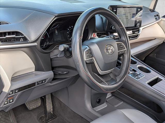 Used 2021 Toyota Sienna XLE image 10