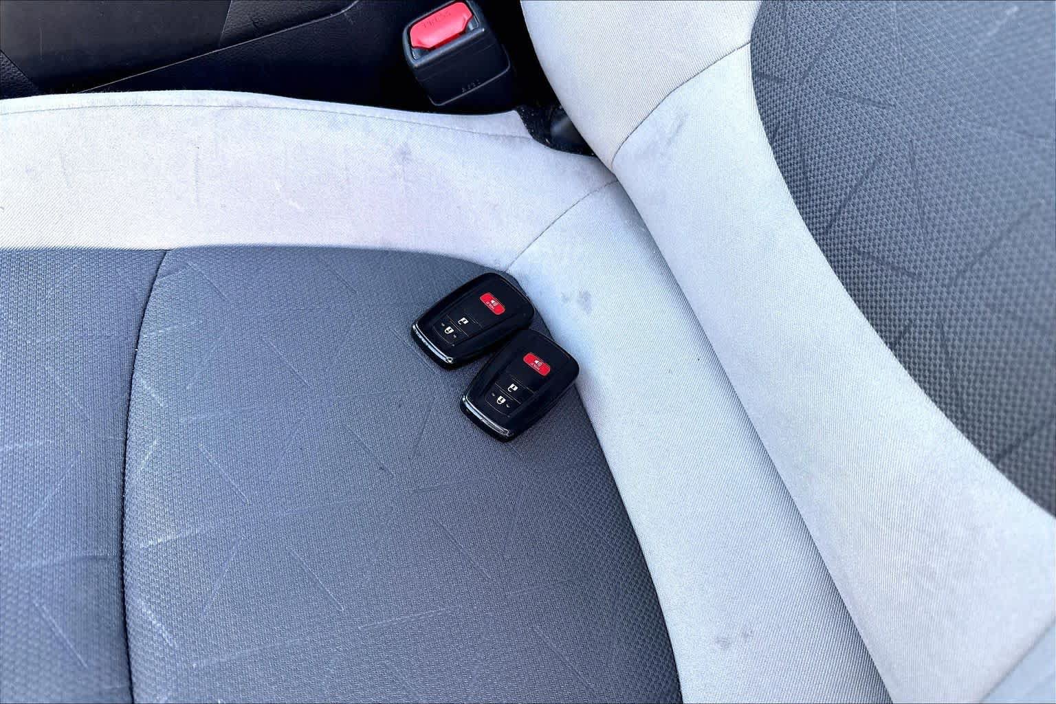Used 2021 Toyota RAV4 XLE w/ XLE Grade Weather Package AWD/4WD image 14