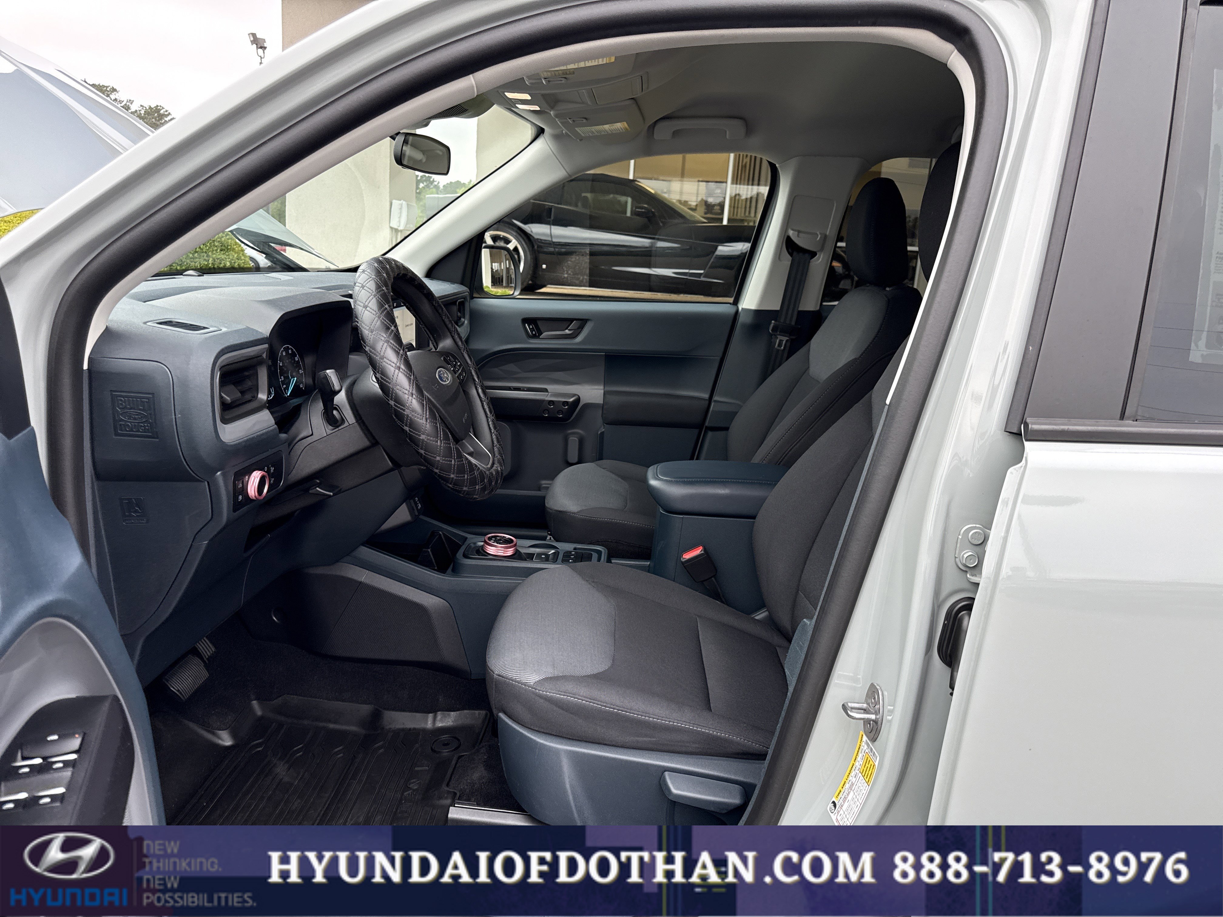 Used 2023 Ford Maverick XL image 2