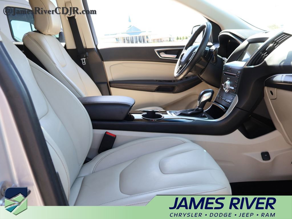 Used 2018 Ford Edge Titanium w/ Technology Package AWD/4WD image 9