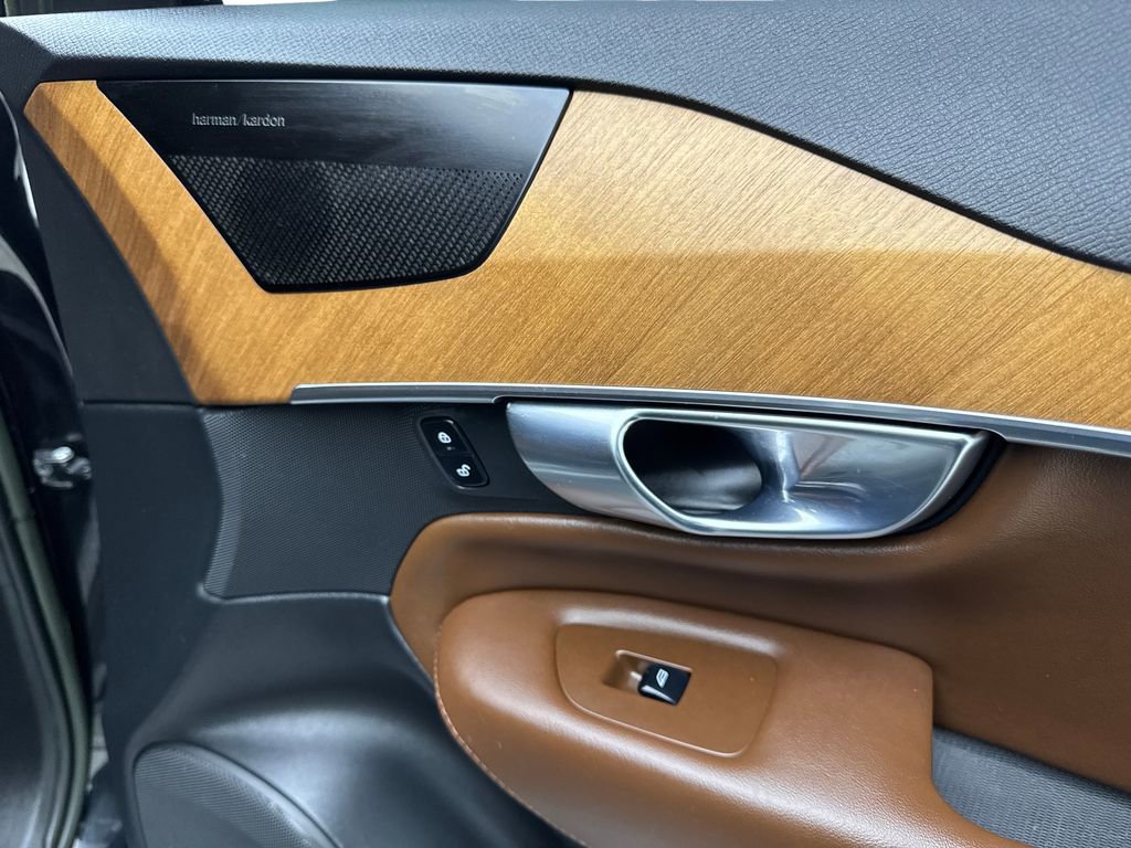 Used 2023 Volvo XC90 B6 Plus image 54