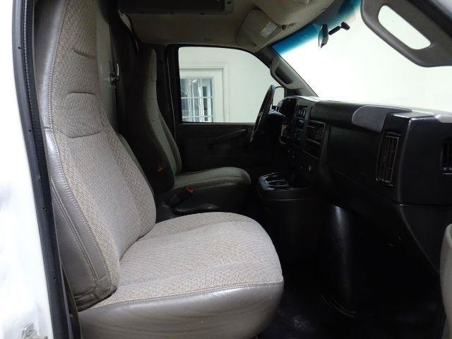 Used 2017 Chevrolet Express 3500 RWD image 27