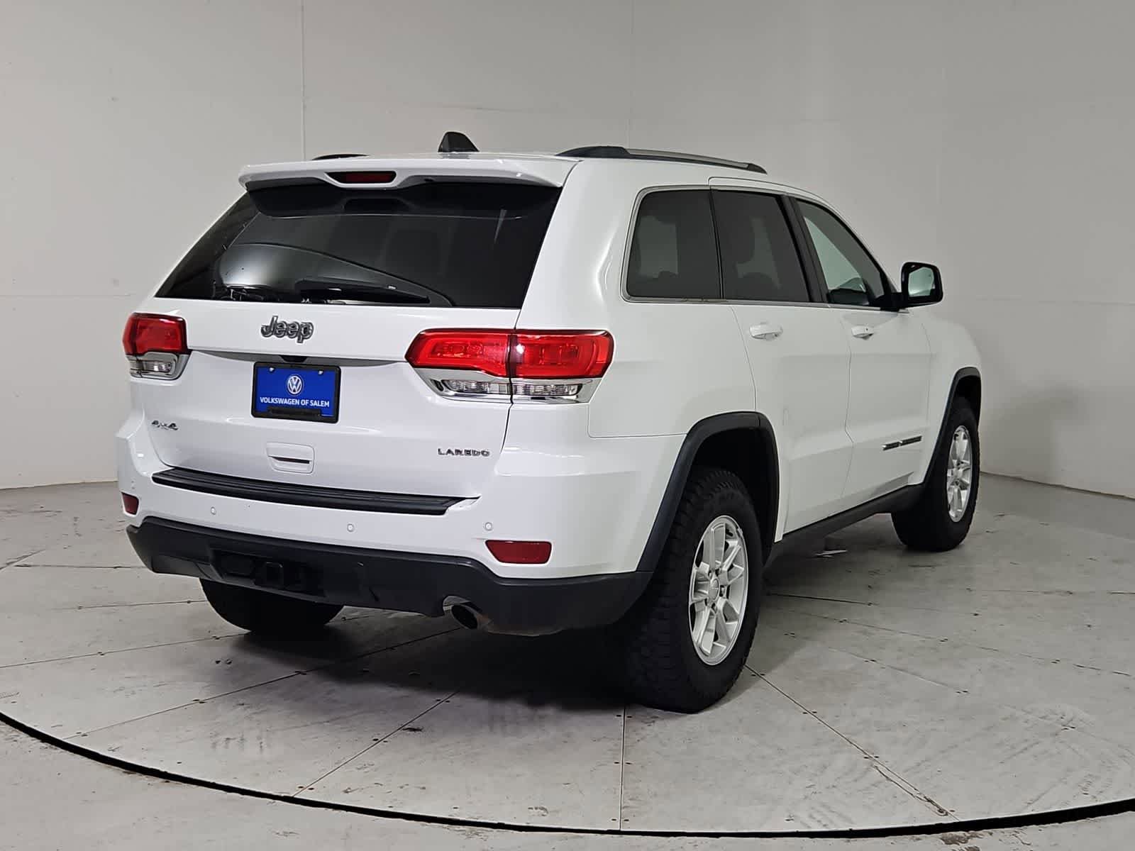 Used 2019 Jeep Grand Cherokee Laredo AWD/4WD image 6