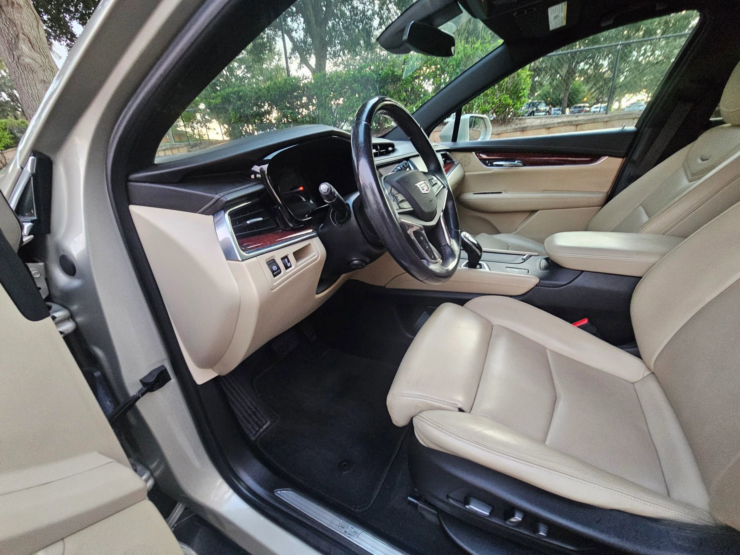 Used 2017 Cadillac XT5 Luxury w/ Driver Awareness Package image 11