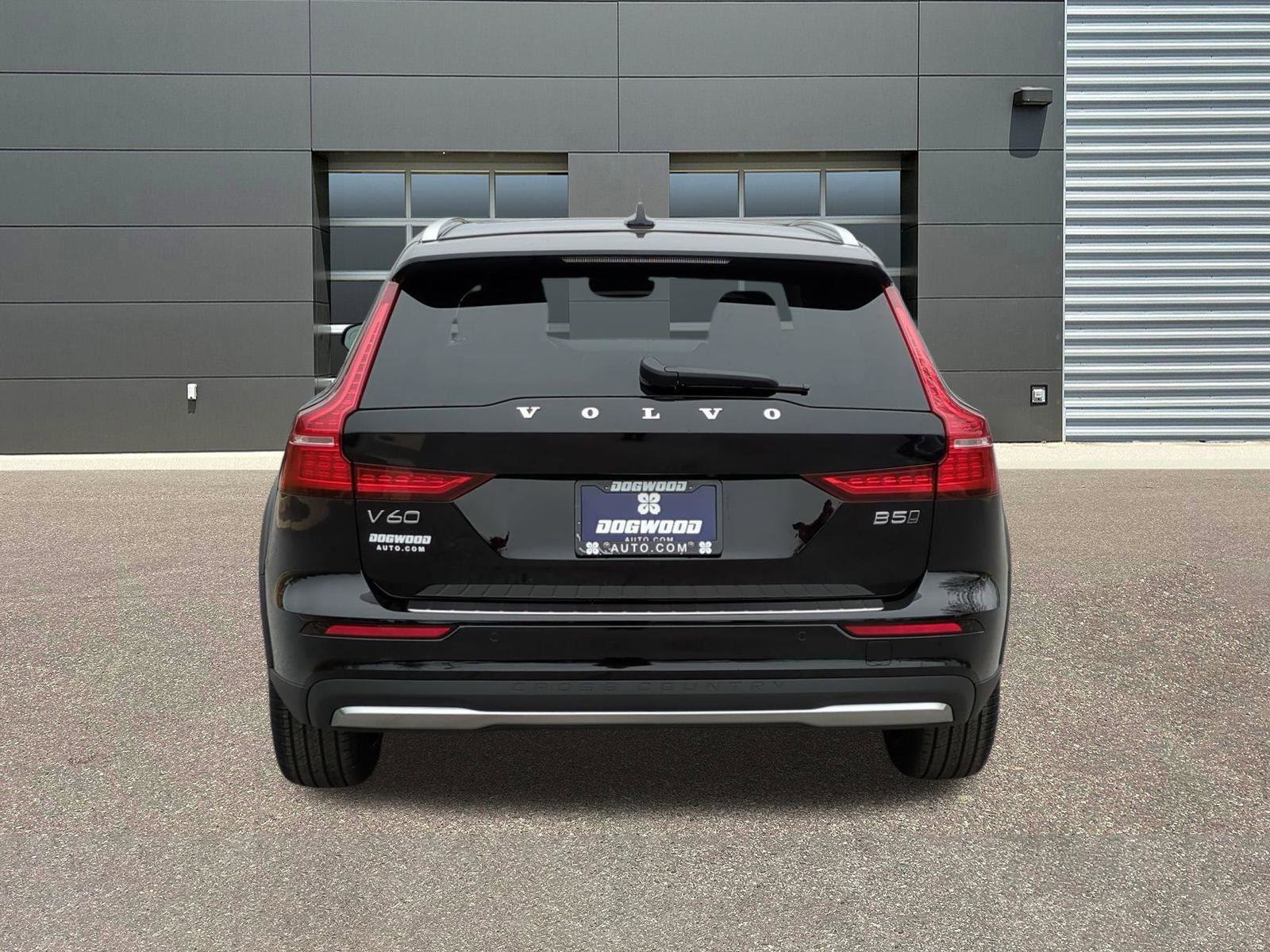 New 2026 Volvo V60 B5 Cross Country Plus w/ Protection Package Premier AWD/4WD image 6