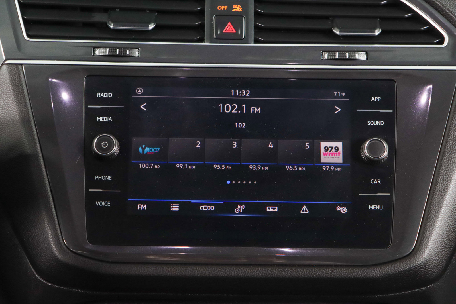 Used 2023 Volkswagen Tiguan SE FWD image 19