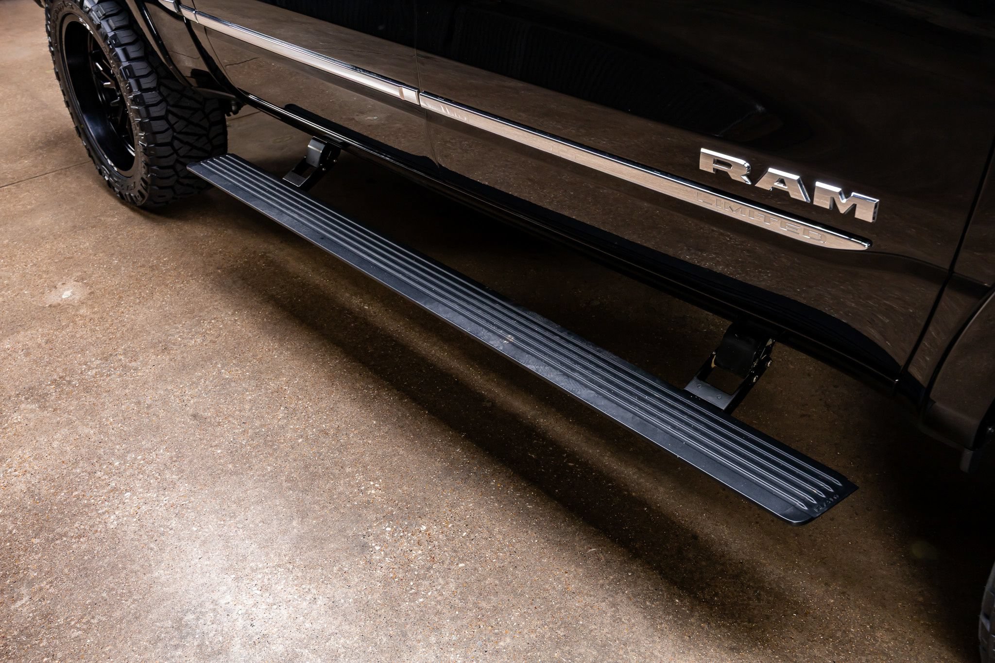 Used 2019 RAM 1500 Limited AWD/4WD image 13