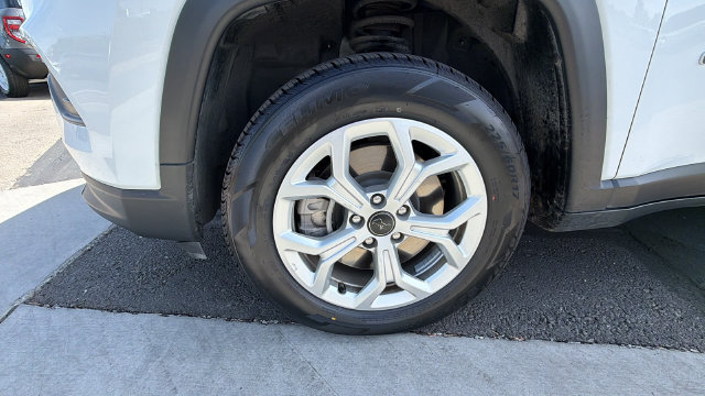Used 2025 Jeep Compass Latitude AWD/4WD image 10