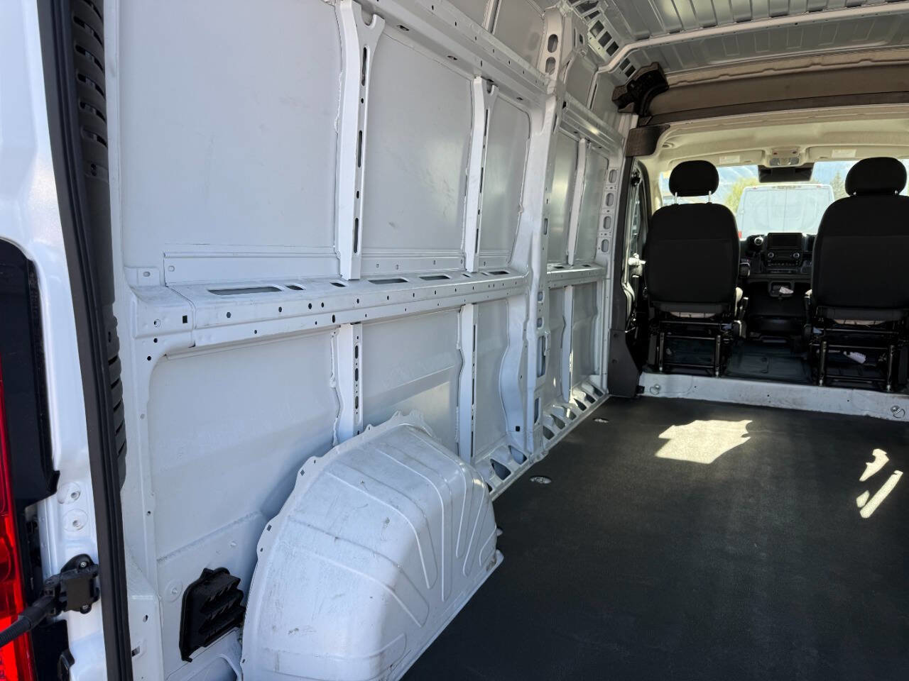 Used 2025 RAM ProMaster 2500 w/ Convenience Group FWD image 22