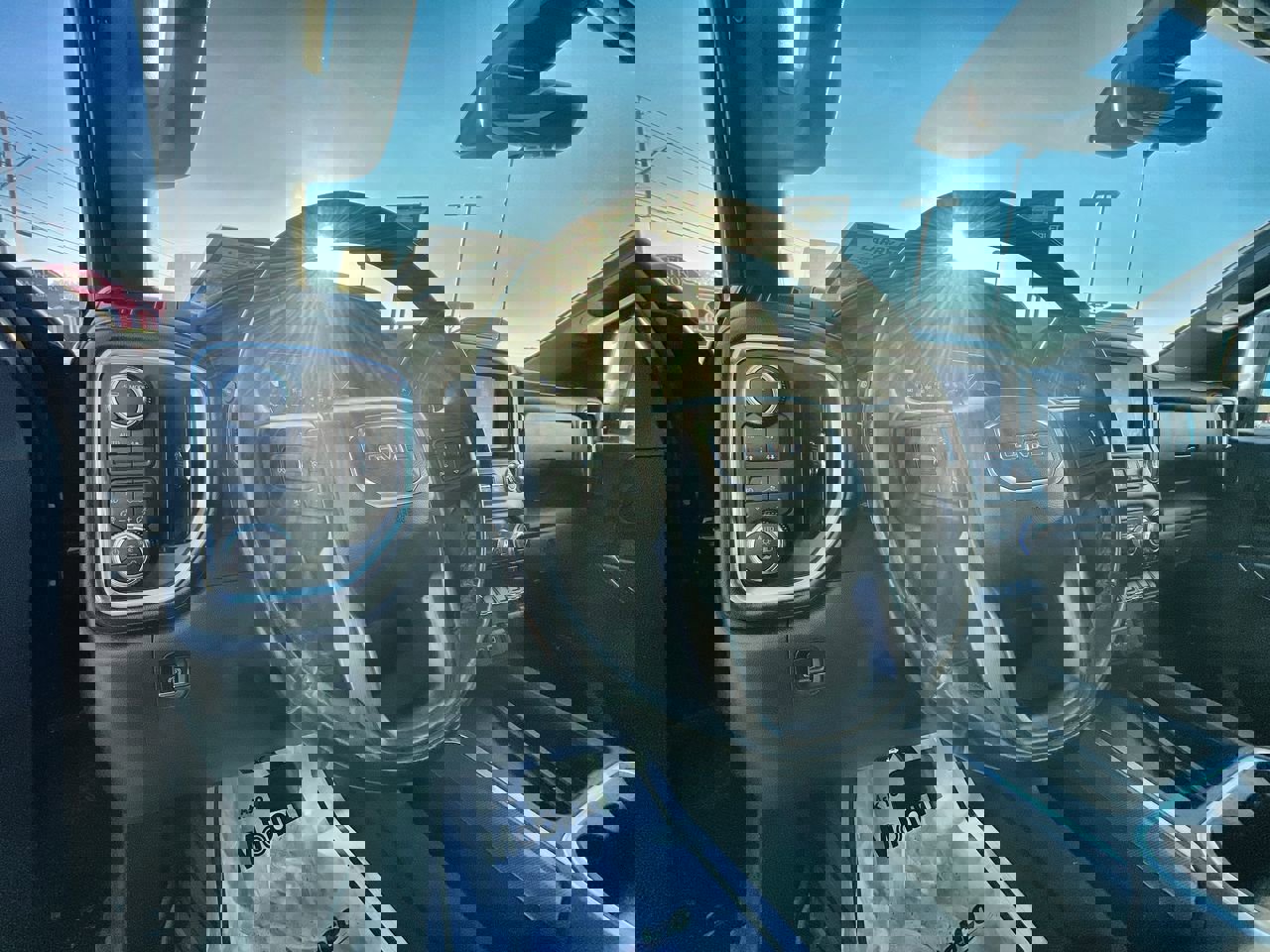 Used 2023 GMC Sierra 2500 AT4 w/ AT4 Premium Plus Package image 10