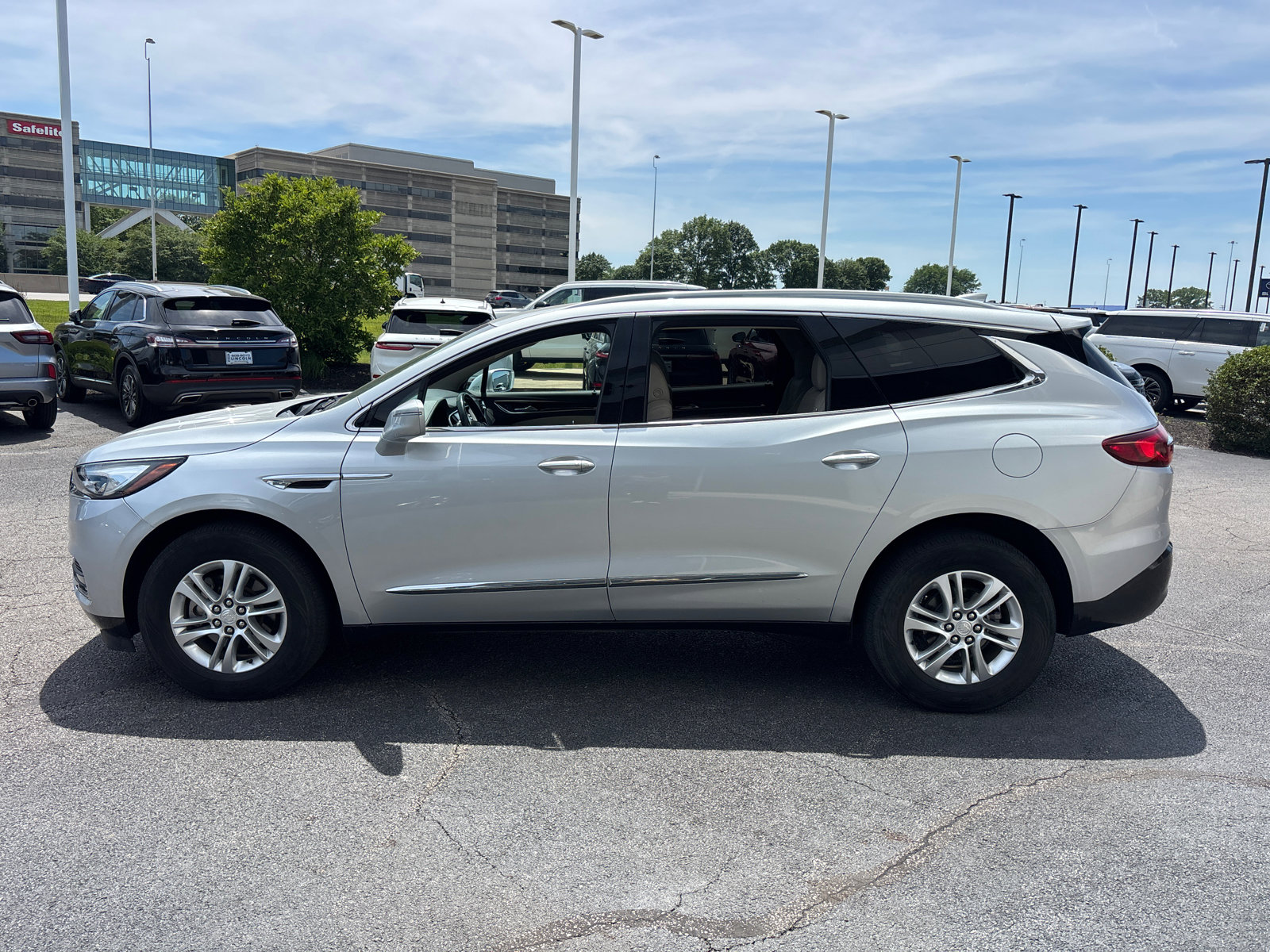 Used 2019 Buick Enclave Essence AWD/4WD image 4