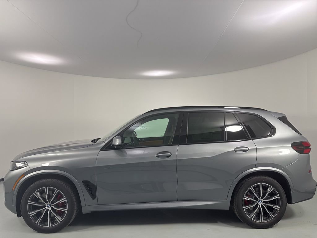 New 2026 BMW X5 xDrive40i w/ M Sport Package AWD/4WD image 4