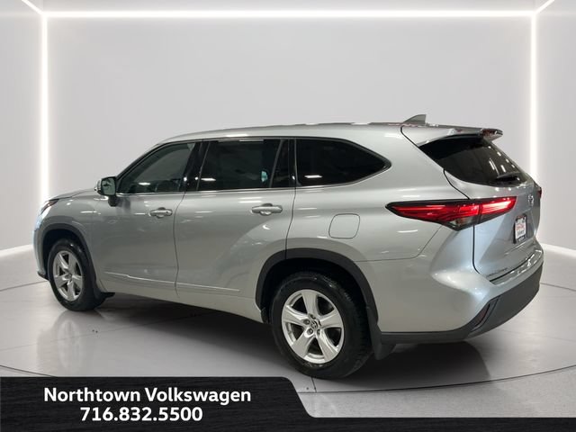 Used 2020 Toyota Highlander LE AWD/4WD image 3