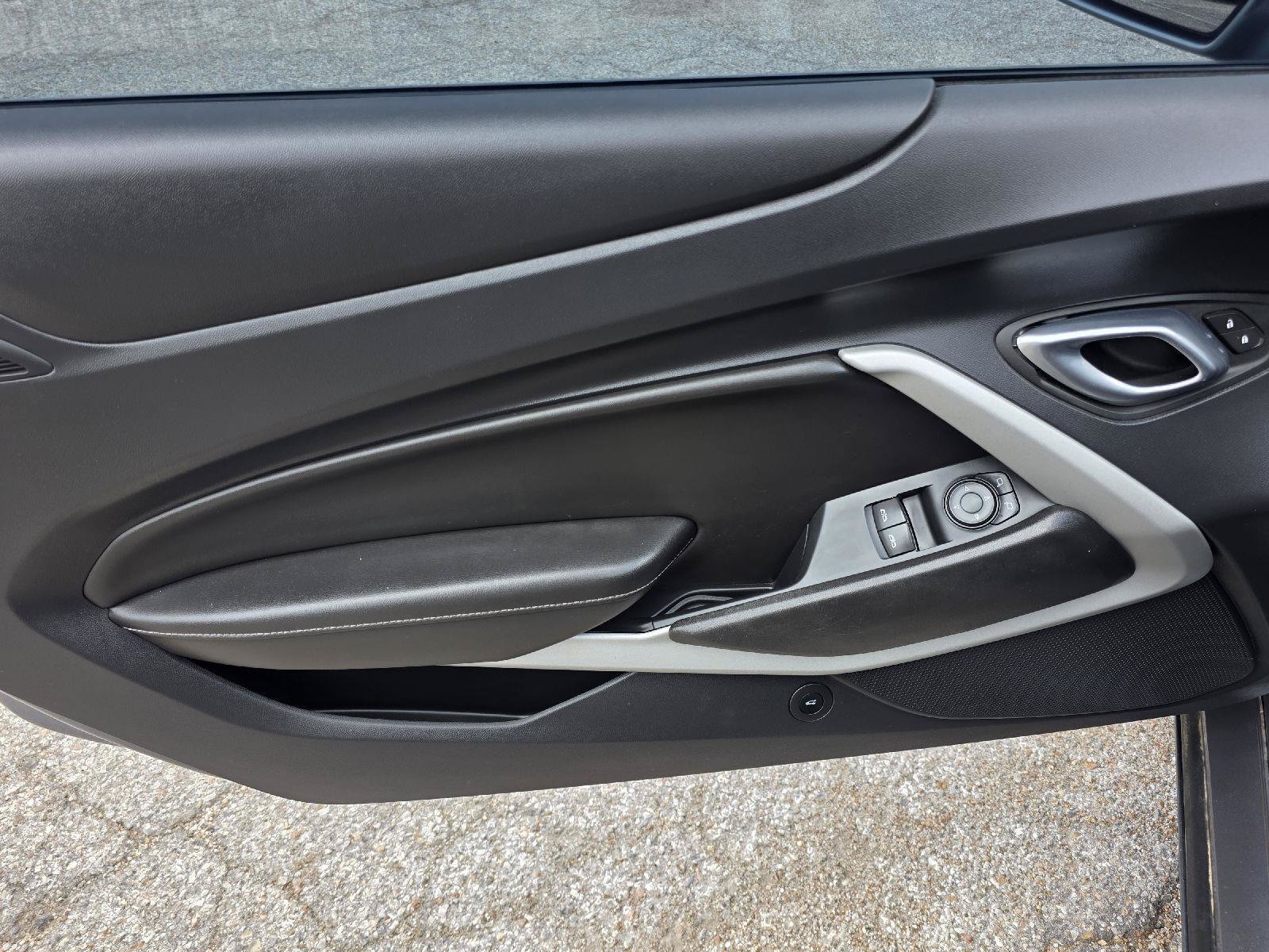 Used 2022 Chevrolet Camaro LT RWD image 31