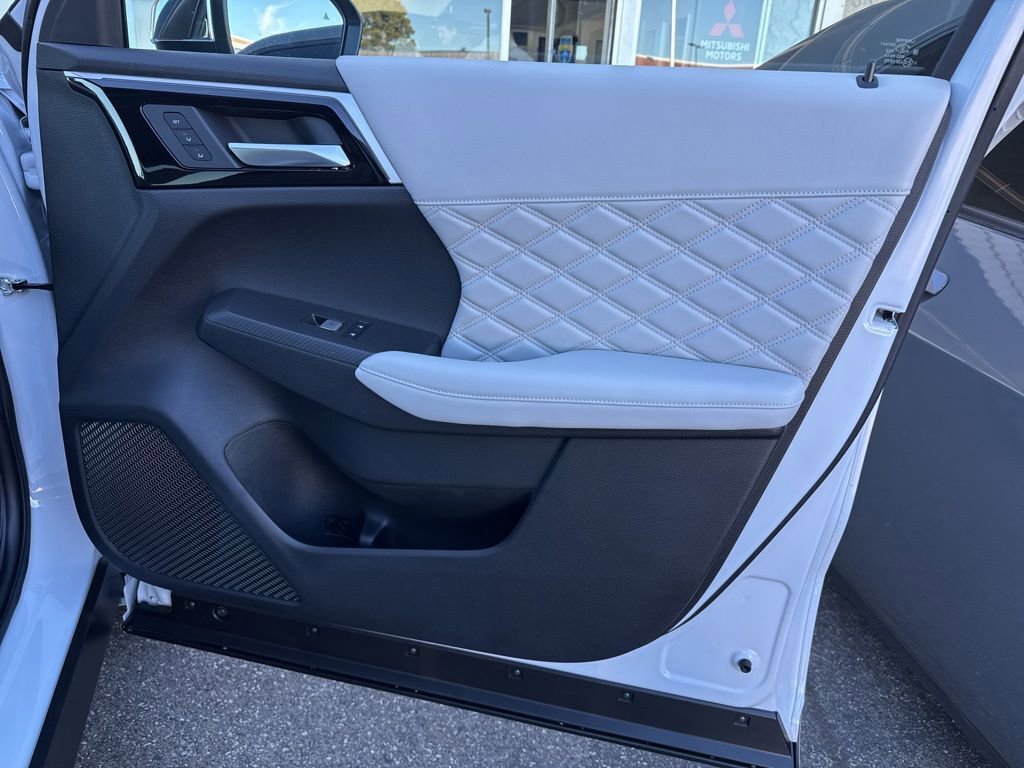 New 2025 Mitsubishi Outlander SEL image 31