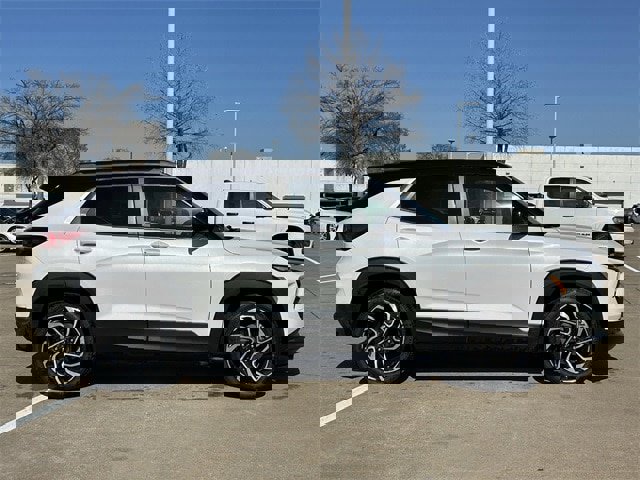 Used 2024 Chevrolet TrailBlazer RS w/ Convenience Package image 3