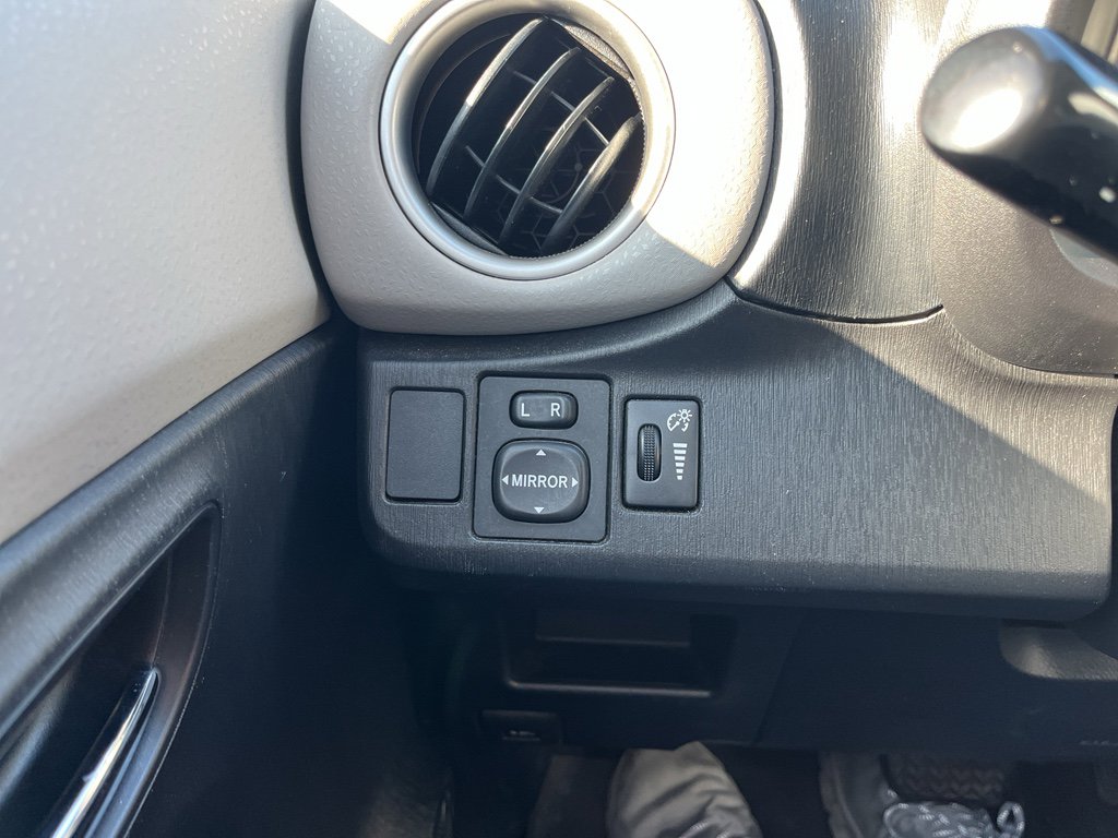 Used 2013 Toyota Yaris LE image 9