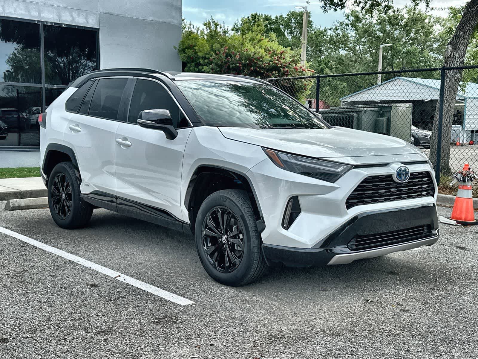 Used 2023 Toyota RAV4 XSE AWD/4WD image 11