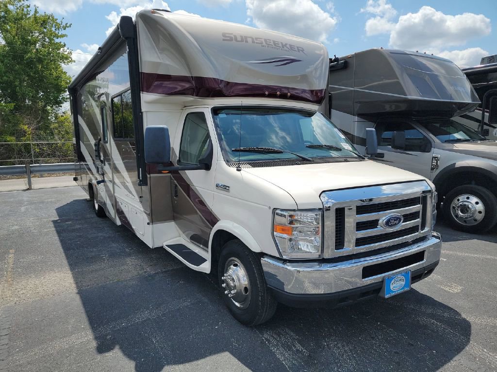 Used 2019 Ford E-450 and Econoline 450 Super Duty w/ Motorhome Prep Package RWD image 3