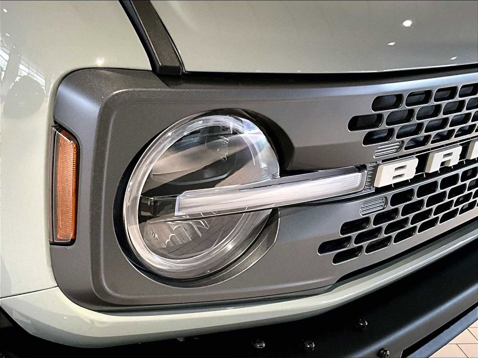 Used 2024 Ford Bronco Badlands image 15