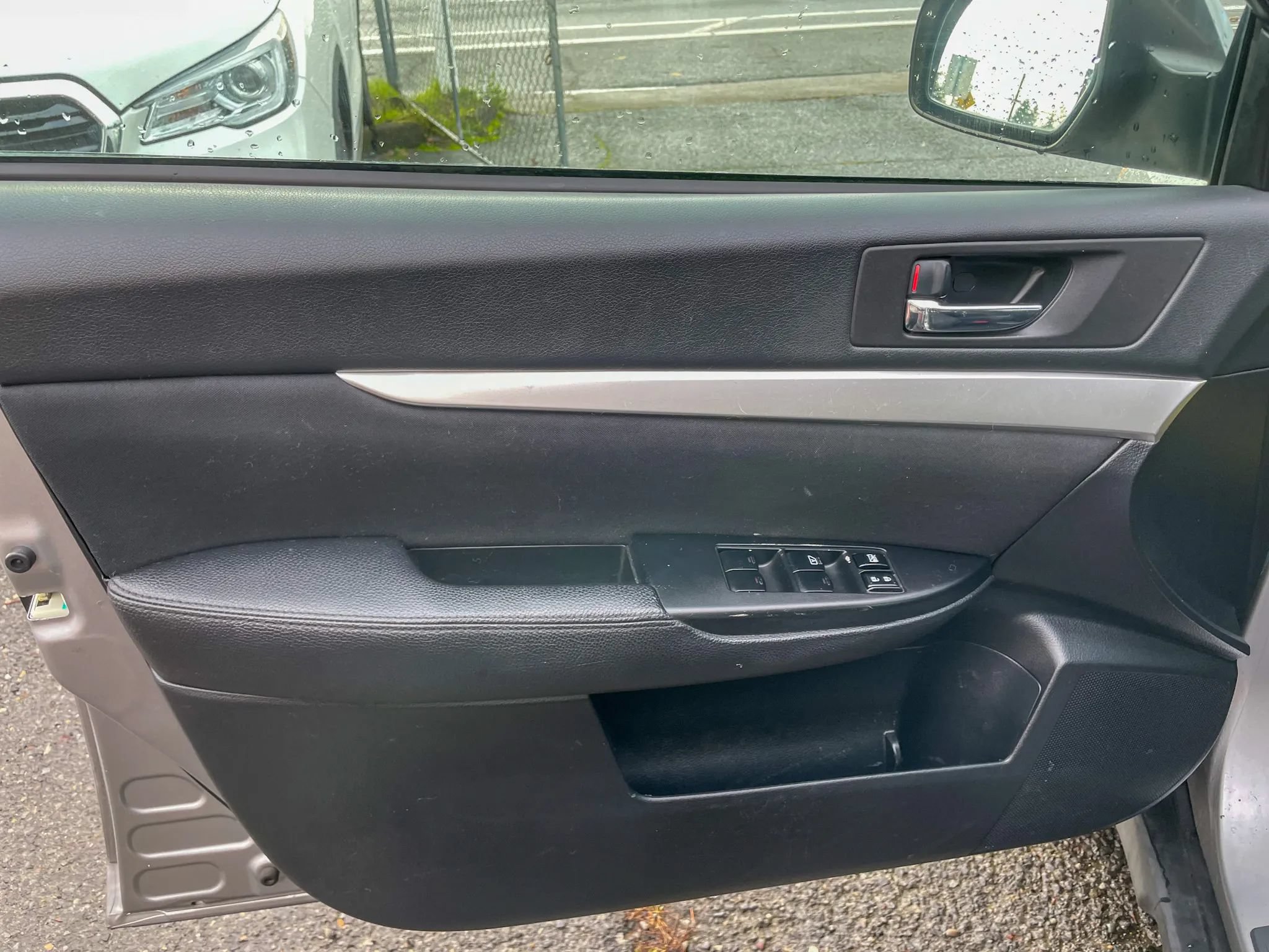 Used 2010 Subaru Outback 2.5i Premium AWD/4WD image 10