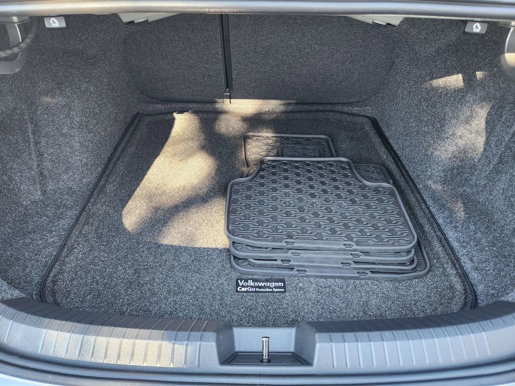 Certified 2022 Volkswagen Jetta SE w/ Panoramic Sunroof Package image 13