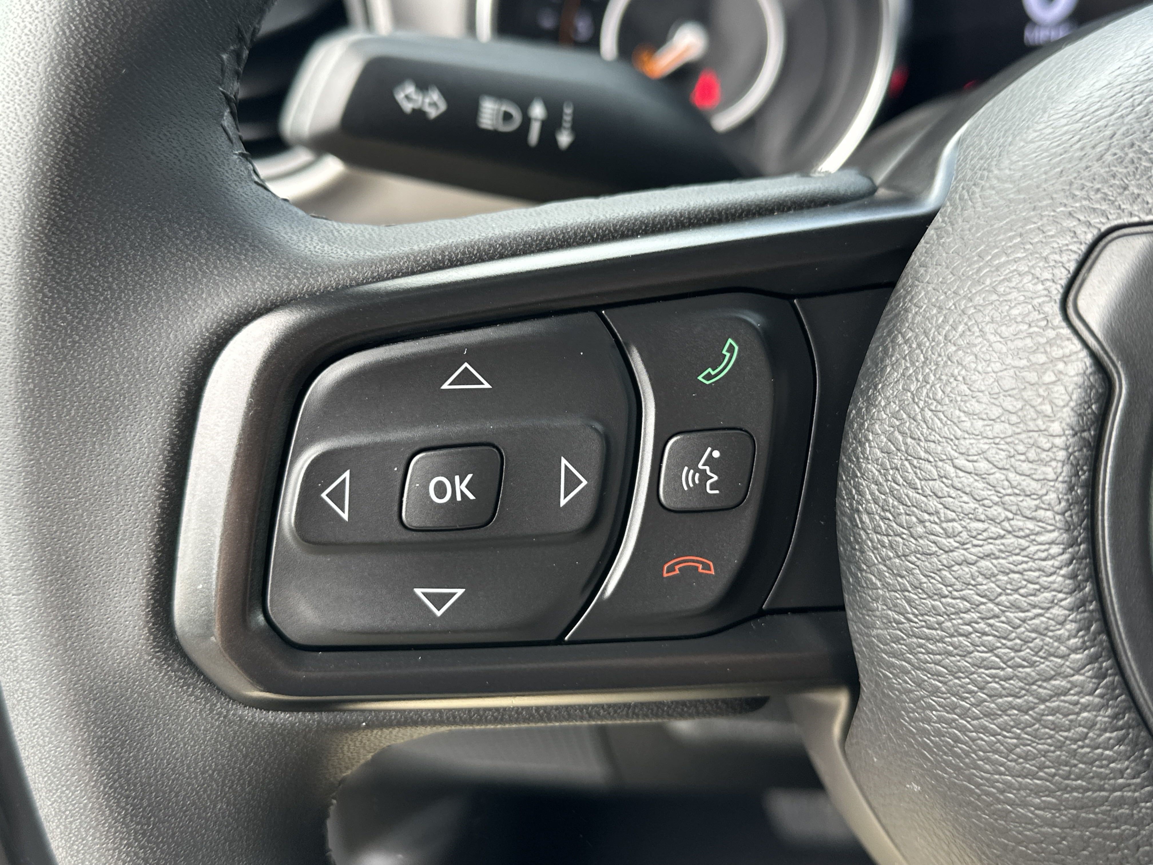 Used 2023 Jeep Gladiator Sport AWD/4WD image 17