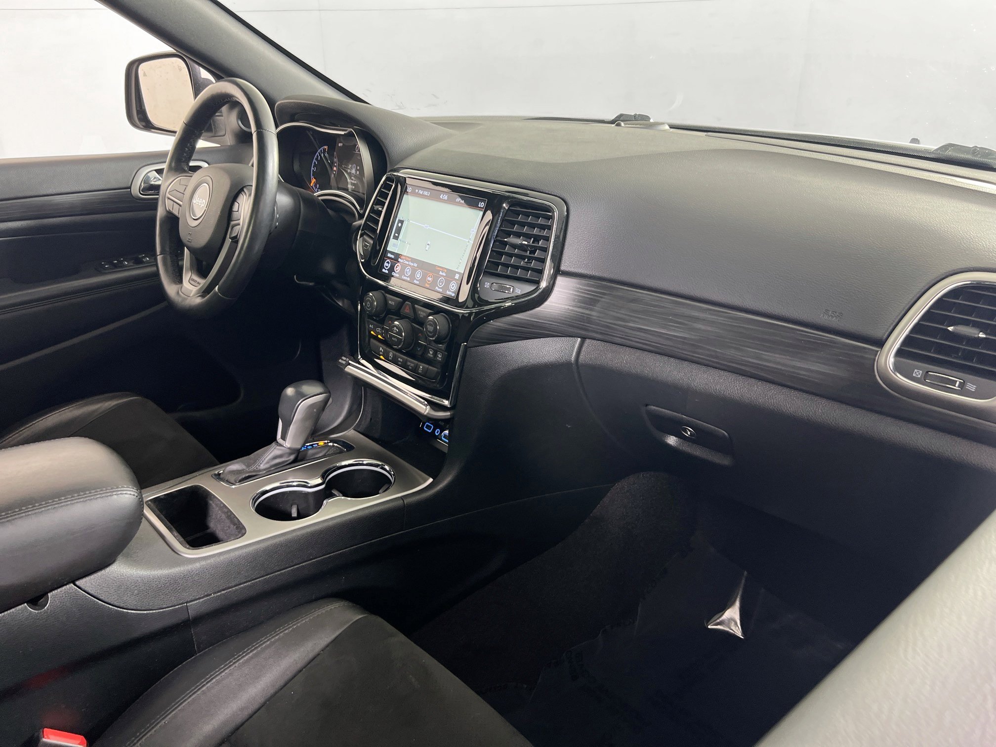 Used 2022 Jeep Grand Cherokee Laredo X image 28