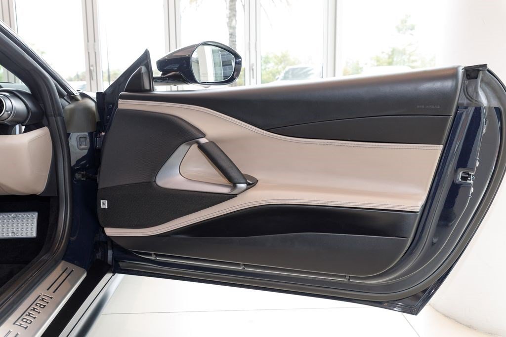 Used 2022 Ferrari 812 GTS RWD image 26