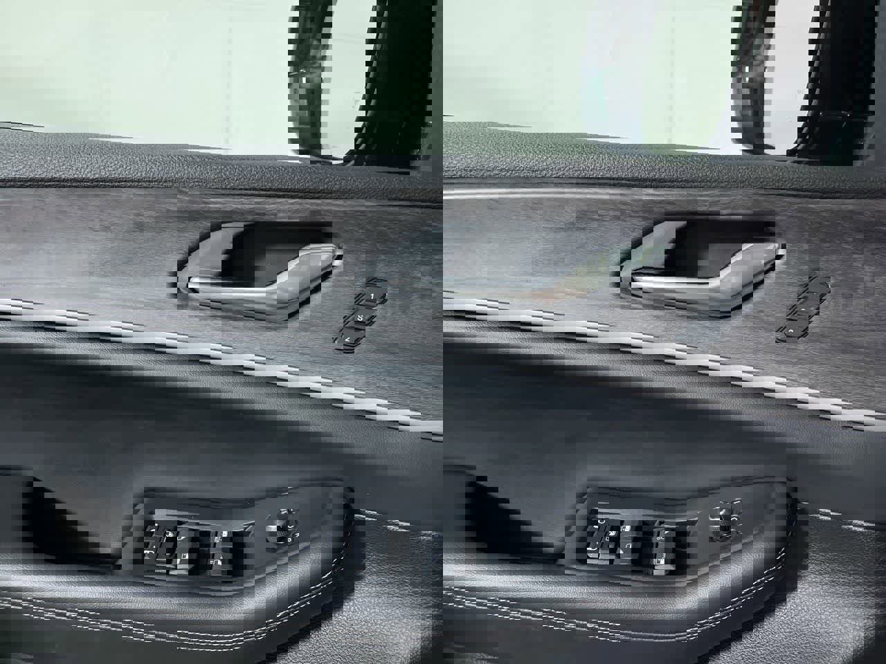 Used 2024 Jeep Grand Cherokee Limited image 19