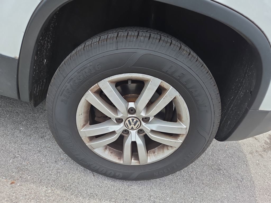Used 2017 Volkswagen Tiguan S AWD/4WD image 8