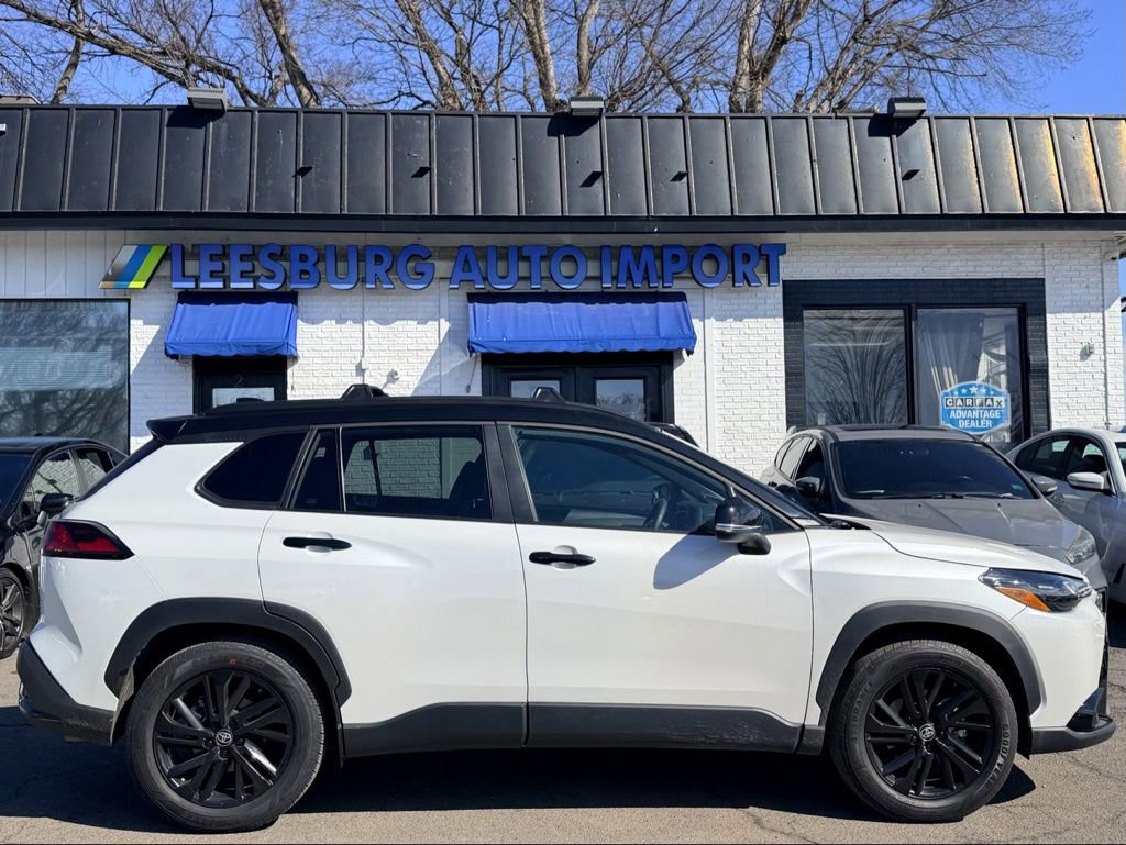 Used 2025 Toyota Corolla Cross AWD Hybrid w/ Moonroof Package image 5