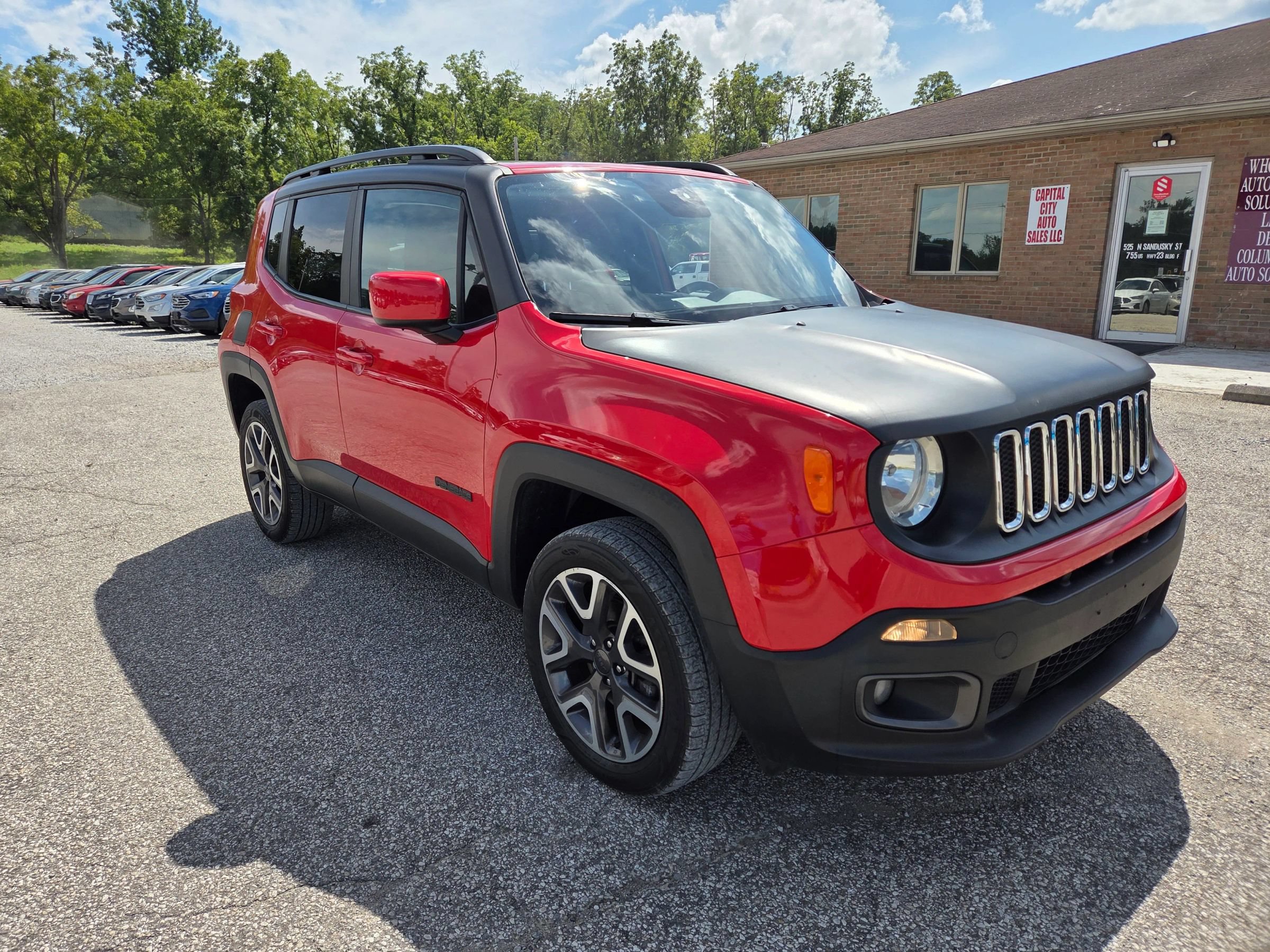 Used 2018 Jeep Renegade Latitude w/ Cold Weather Group AWD/4WD image 3