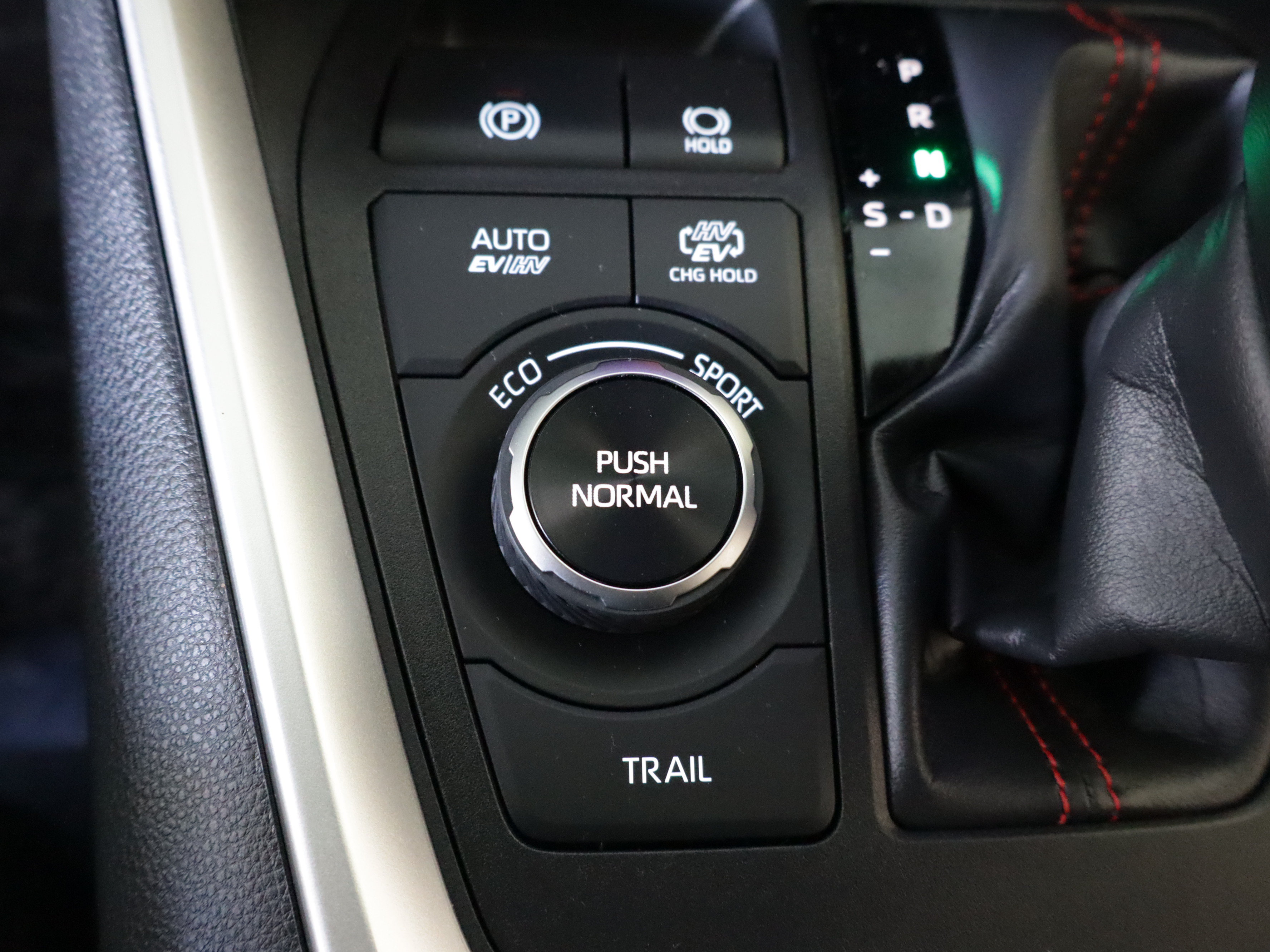 Used 2024 Toyota RAV4 SE w/ Weather & Moonroof Package AWD/4WD image 18