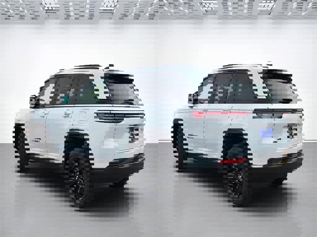 New 2025 Jeep Grand Cherokee Altitude image 4