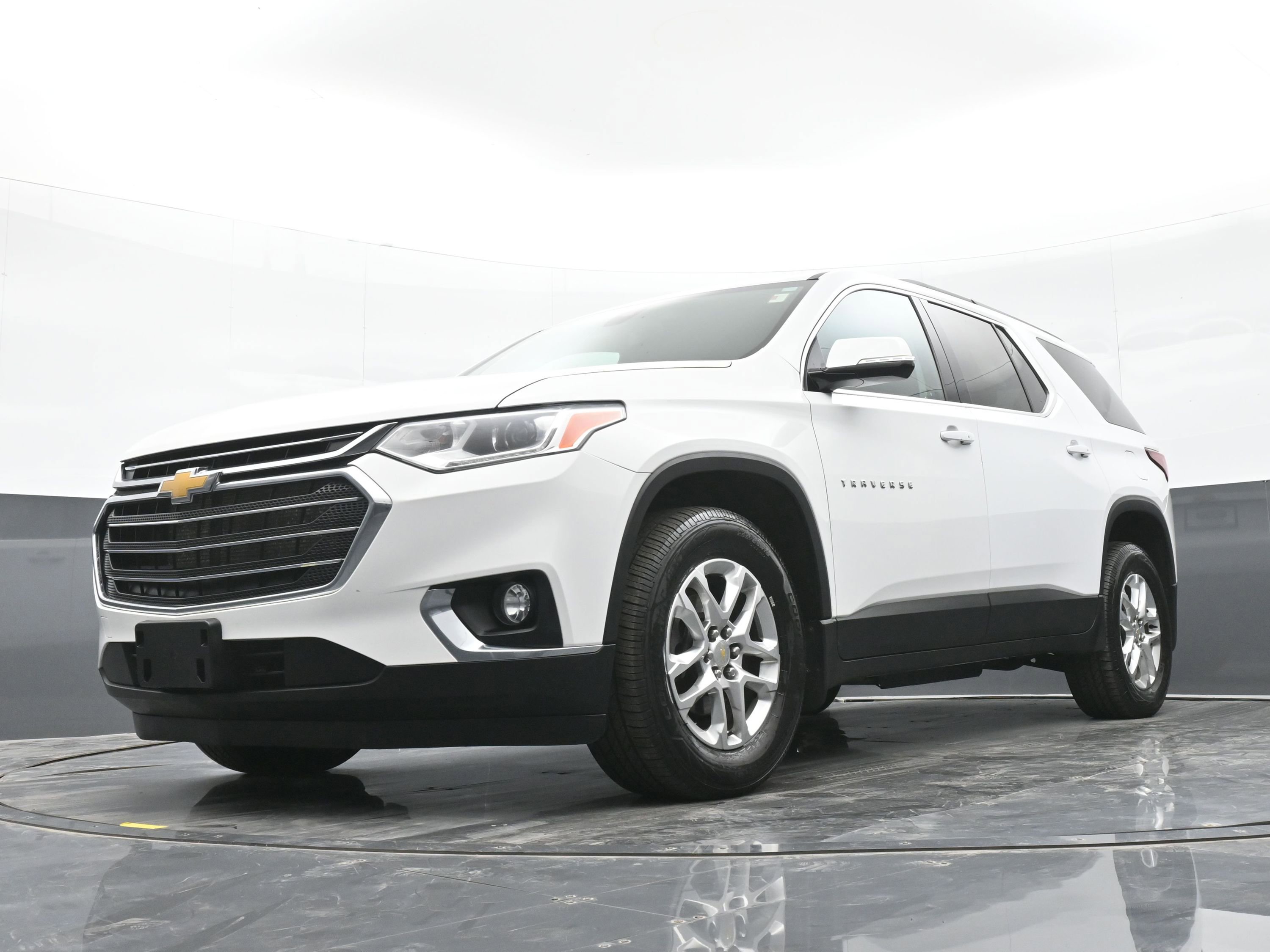 Used 2020 Chevrolet Traverse LT w/ Driver Confidence II Package AWD/4WD image 44