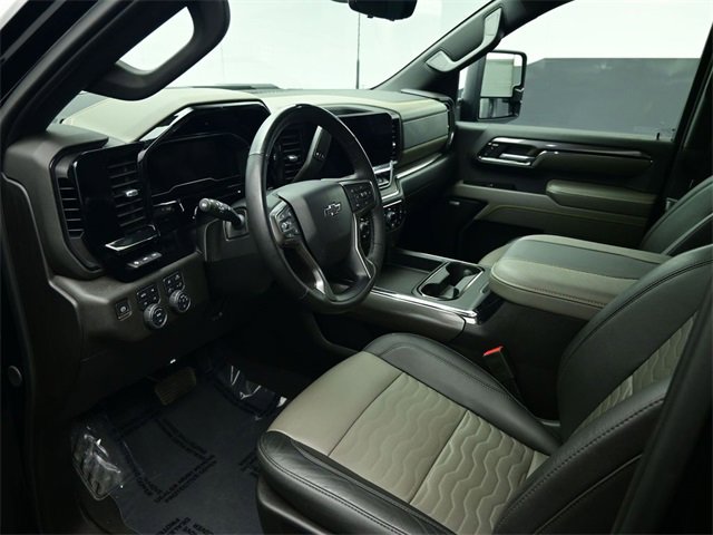 Used 2024 Chevrolet Silverado 2500 ZR2 w/ Technology Package image 14