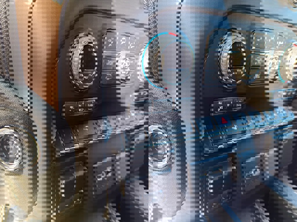 Used 2022 Chevrolet Silverado 1500 High Country w/ Z71 Off-Road Package image 17